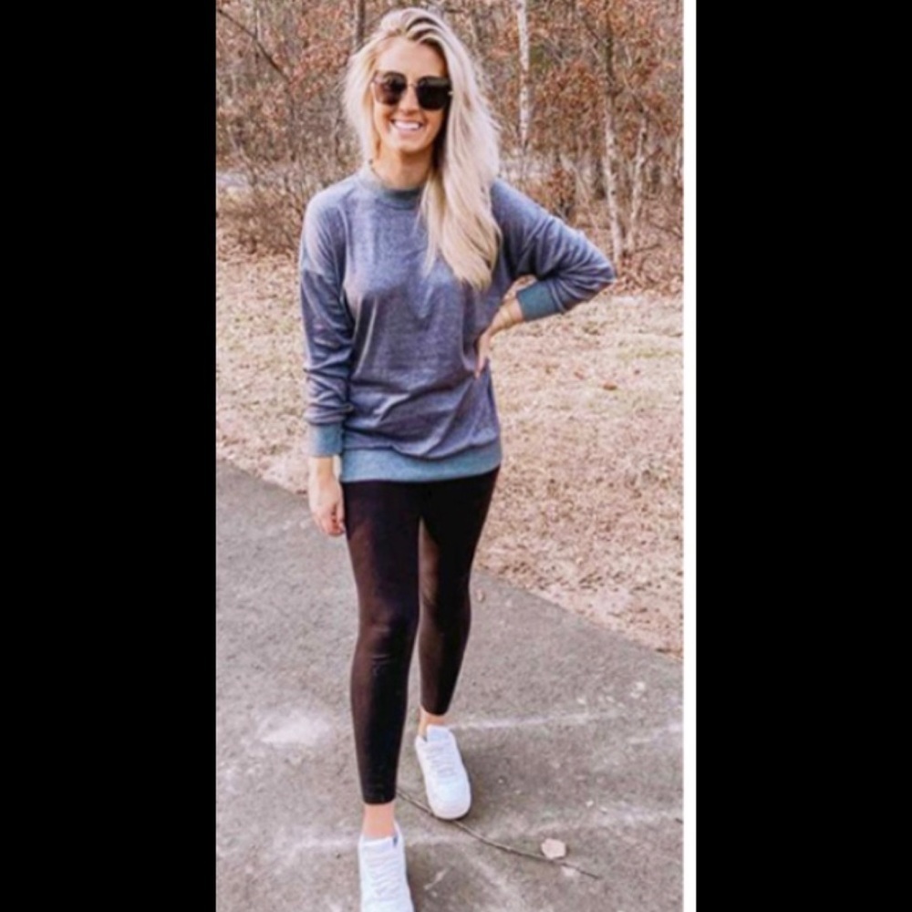 Gray long sleeve lightweight sweater top